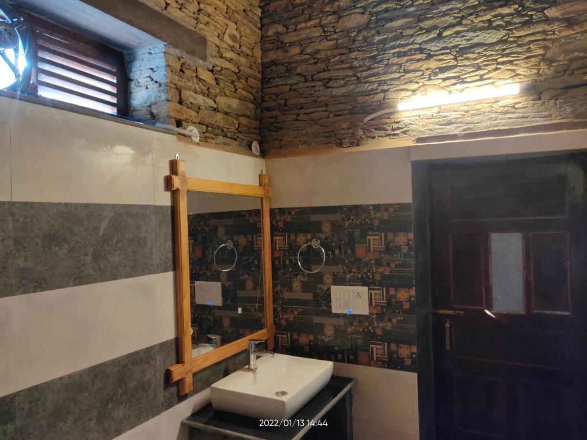 Meraki Huts Pauri Luaran gambar