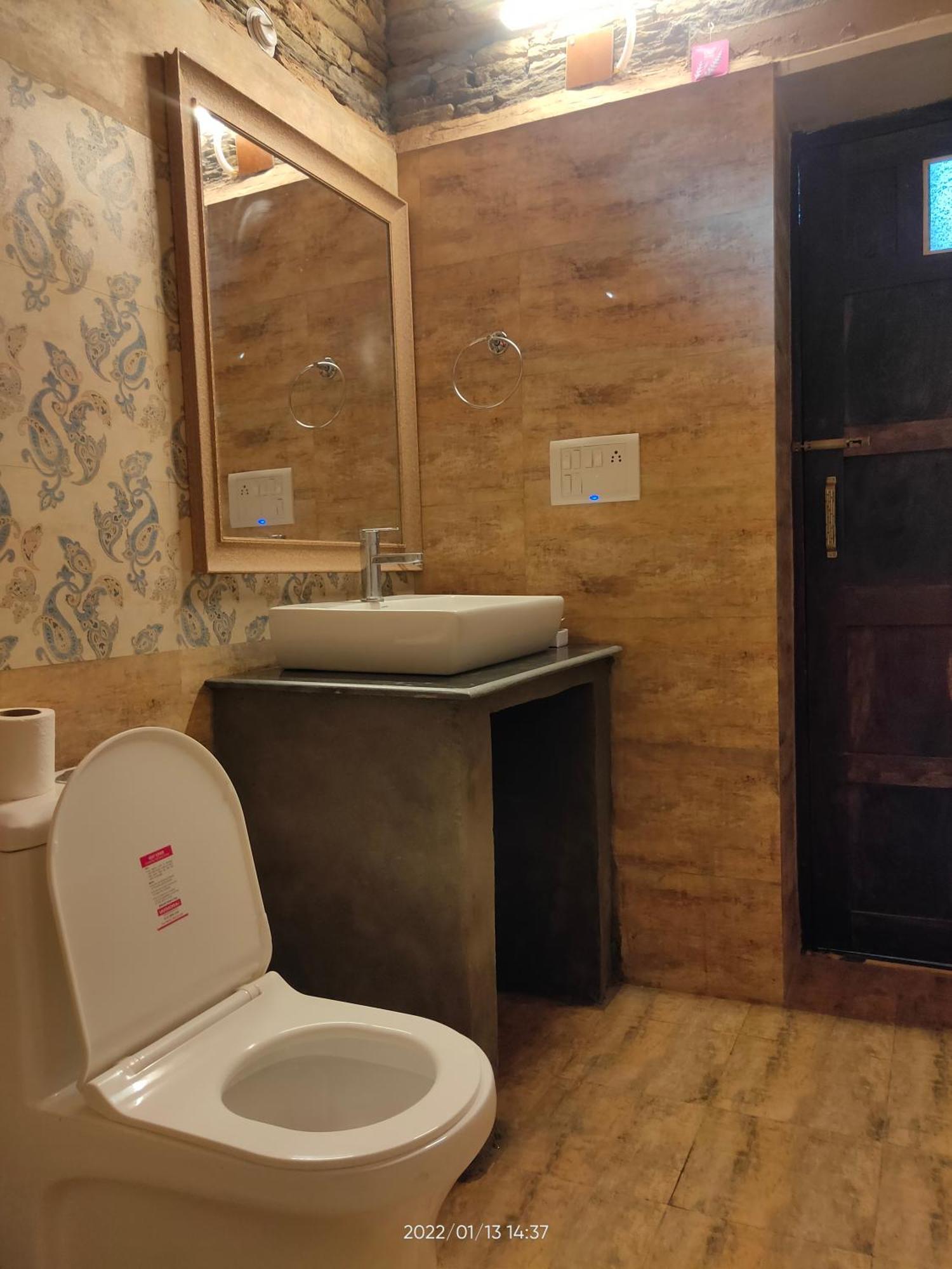 Meraki Huts Pauri Bilik gambar